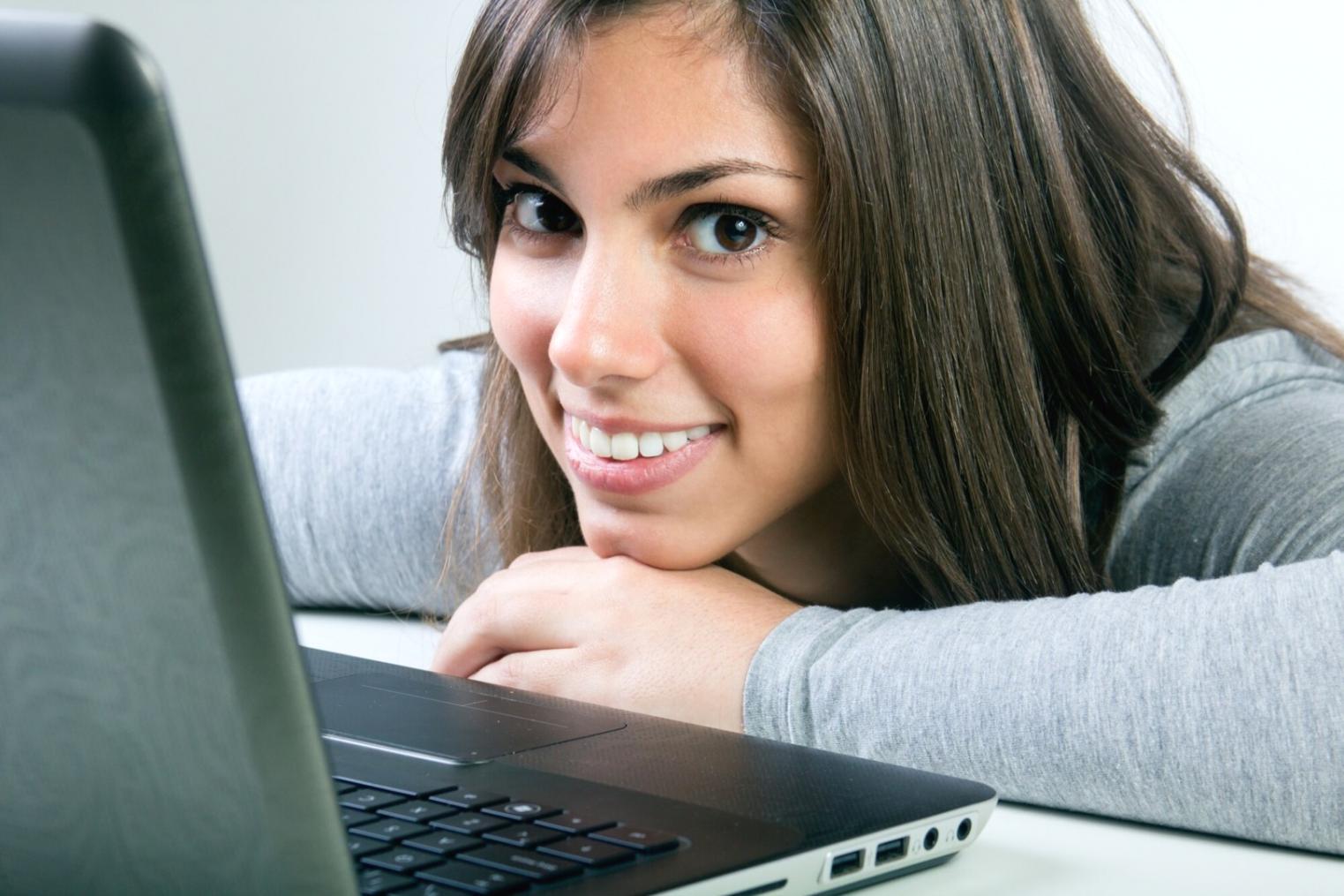 Tablero de resultados mostrando mejoras en organización financiera